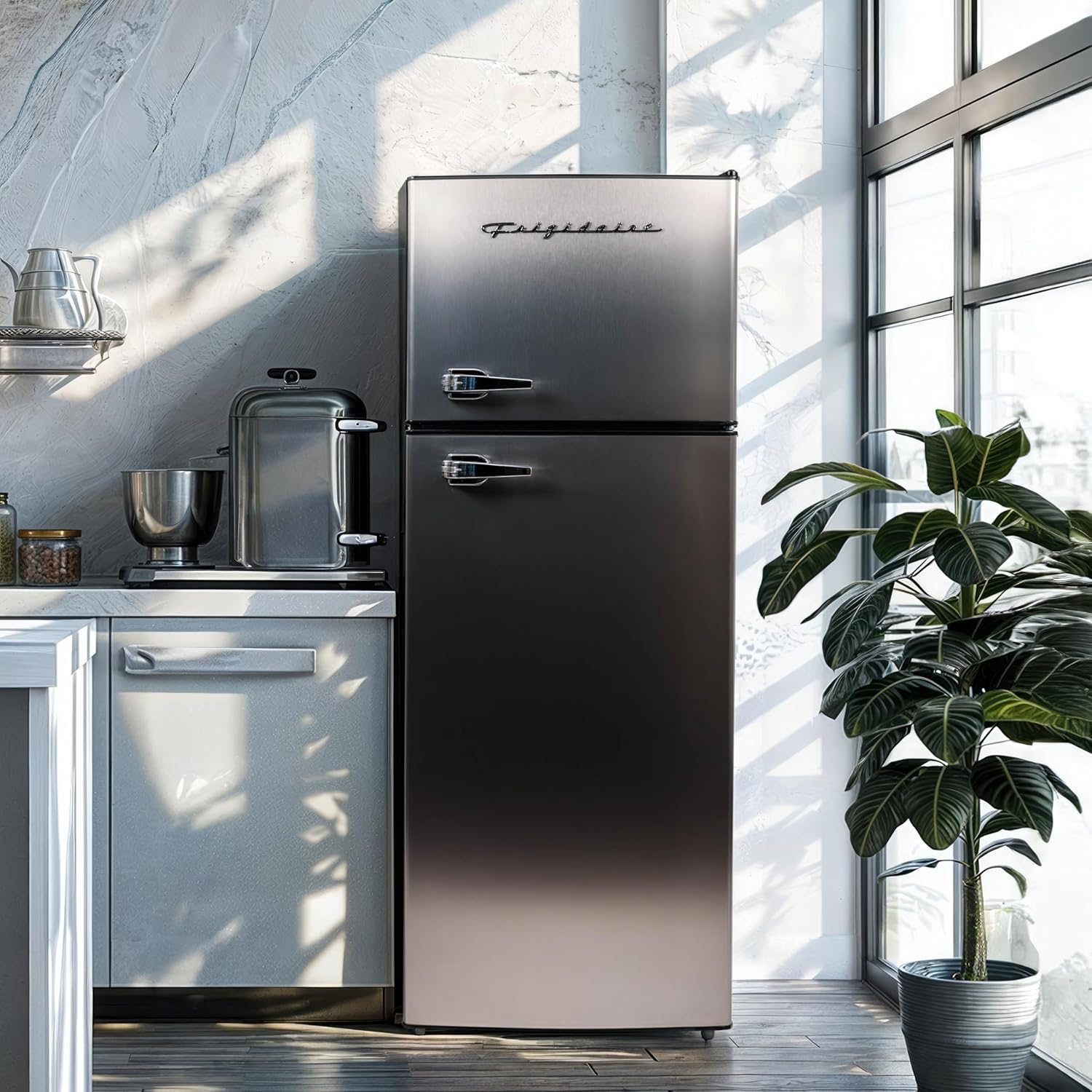 Frigidaire - Refrigerador de 2 puertas, con congelador, capacidad de 7.2 pies cúbicos, serie Platinum, acero inoxidable, 7.5, EFR751 - Imagen 8