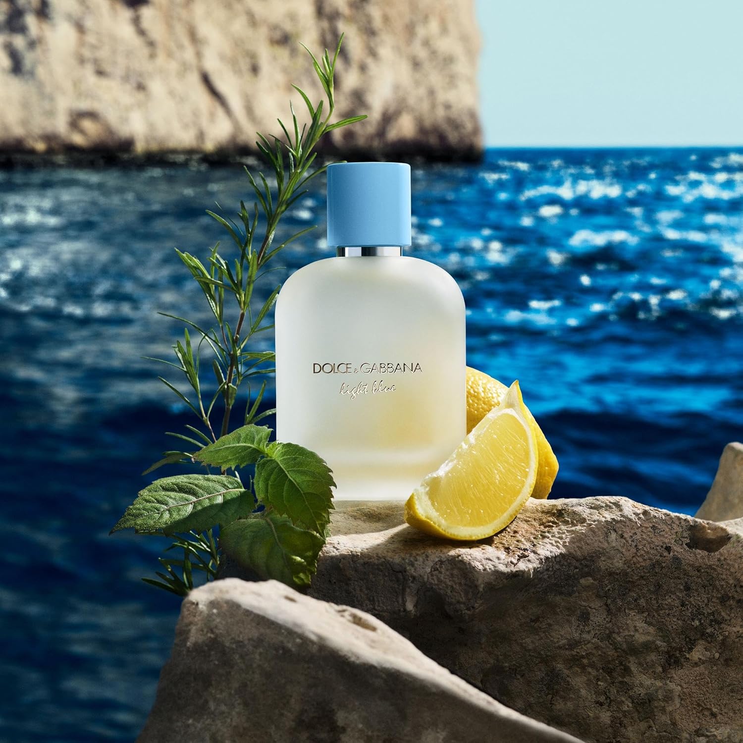 Dolce & Gabbana - Light Blue Pour Homme, Eau De Toilette Spray de viaje, para hombres - Imagen 5